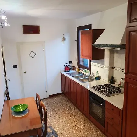 La Corte Di *